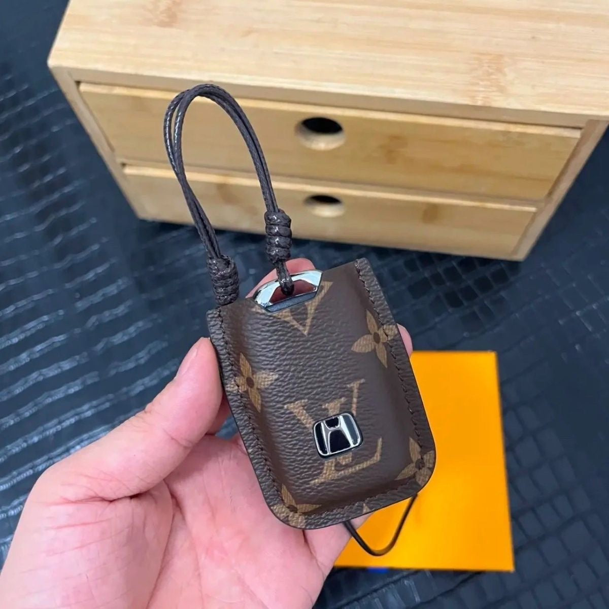 Luxury Leather Smart Key Cover – Designed for Audi, BMW, Benz & VW 🚗✨