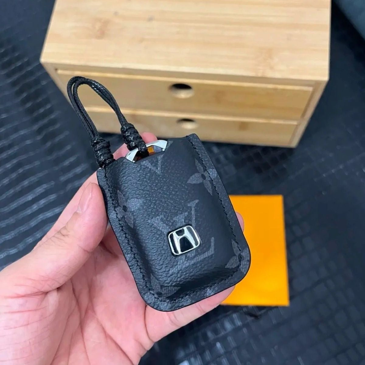 Luxury Leather Smart Key Cover – Designed for Audi, BMW, Benz & VW 🚗✨