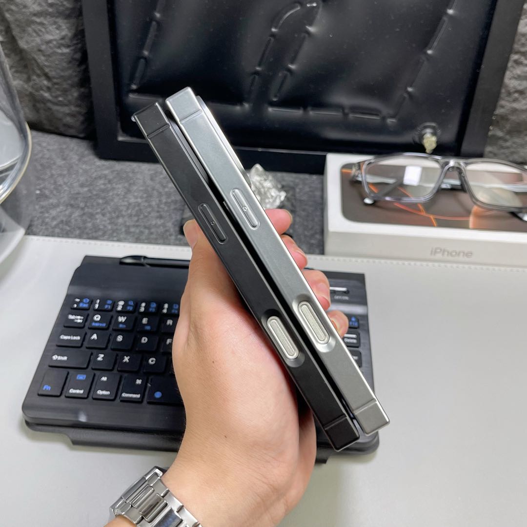 Square - Shaped Magnetic iPhone Case