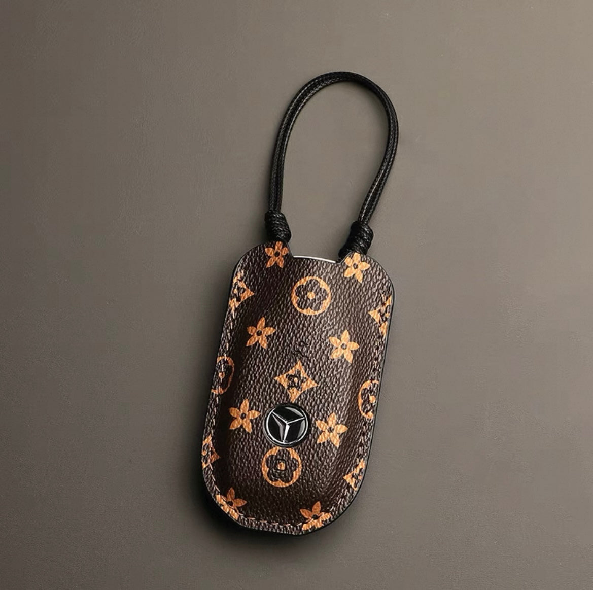 Luxury Key Case That Turns Heads — Upgrade Your Drive-Benz
