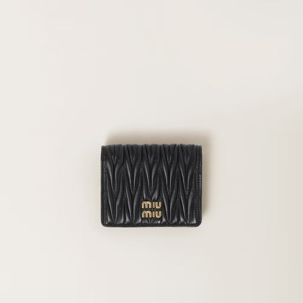 Matelassé-Style Quilted Wallet – Compact & Elegant