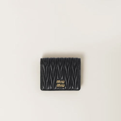 Matelassé-Style Quilted Wallet – Compact & Elegant