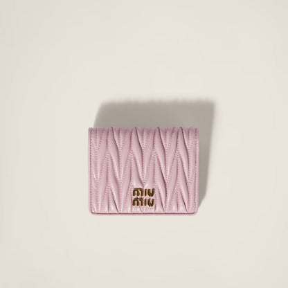 Matelassé-Style Quilted Wallet – Compact & Elegant
