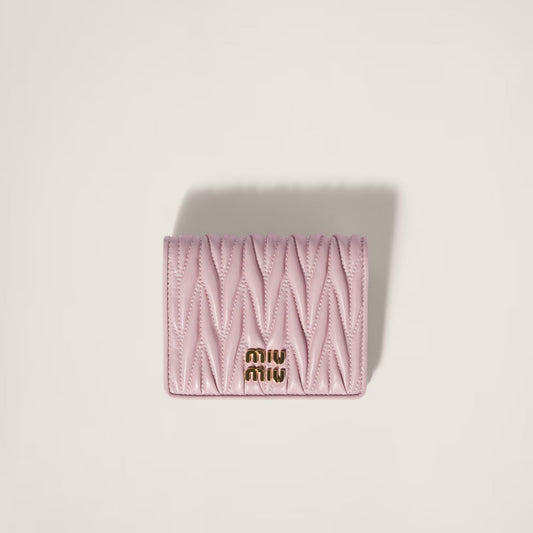 Matelassé-Style Quilted Wallet – Compact & Elegant