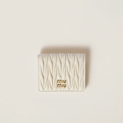 Matelassé-Style Quilted Wallet – Compact & Elegant
