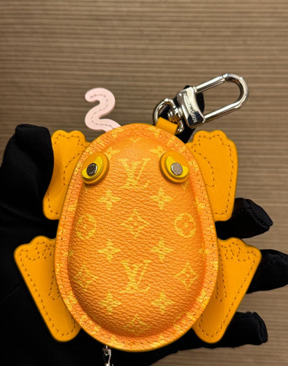 L- Designed Zippered Earphone Storage Pendant