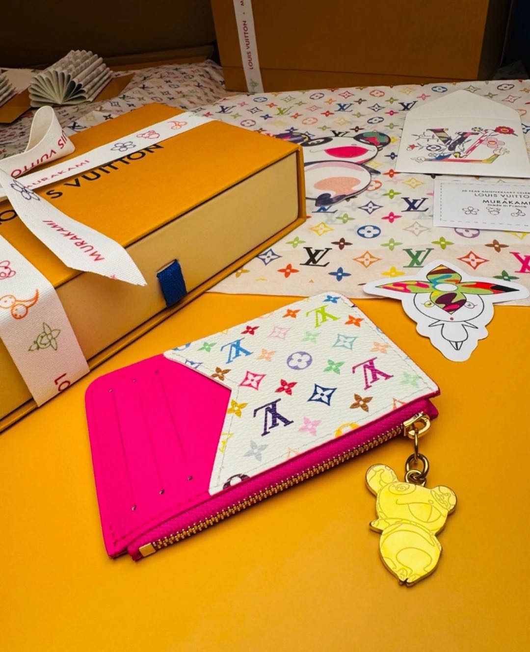L$V-Inspired Card Holder Wallet: Chic & Functional!