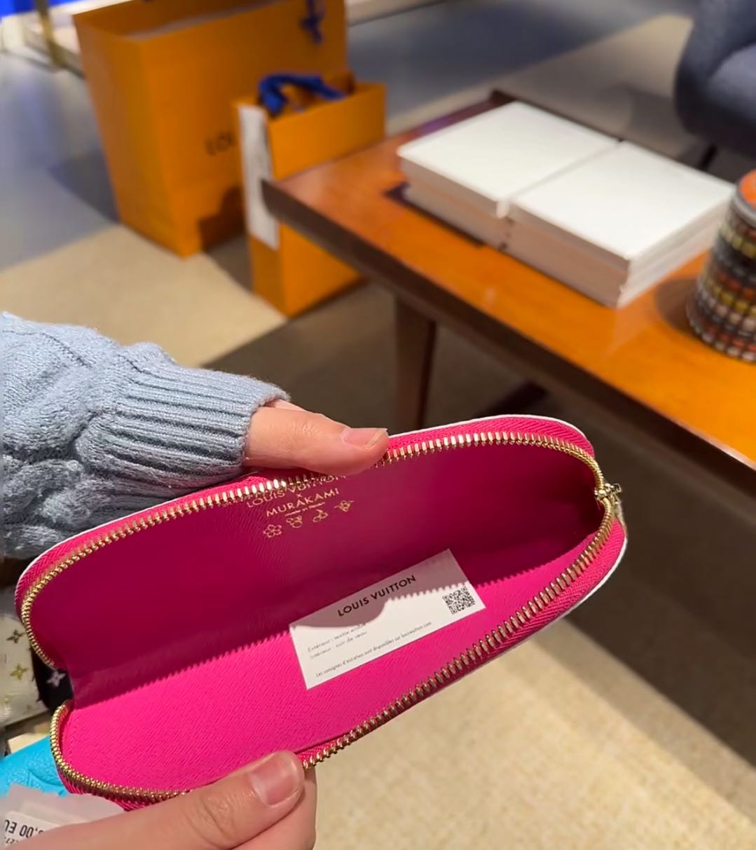 L$V-Inspired Card Holder Wallet: Chic & Functional!